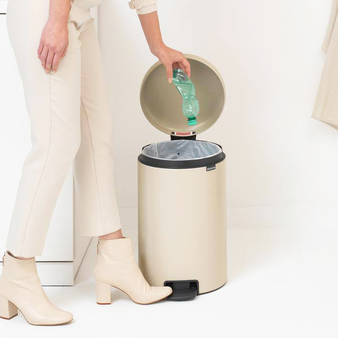 NewIcon Pedal Bin 20L - Soft Beige