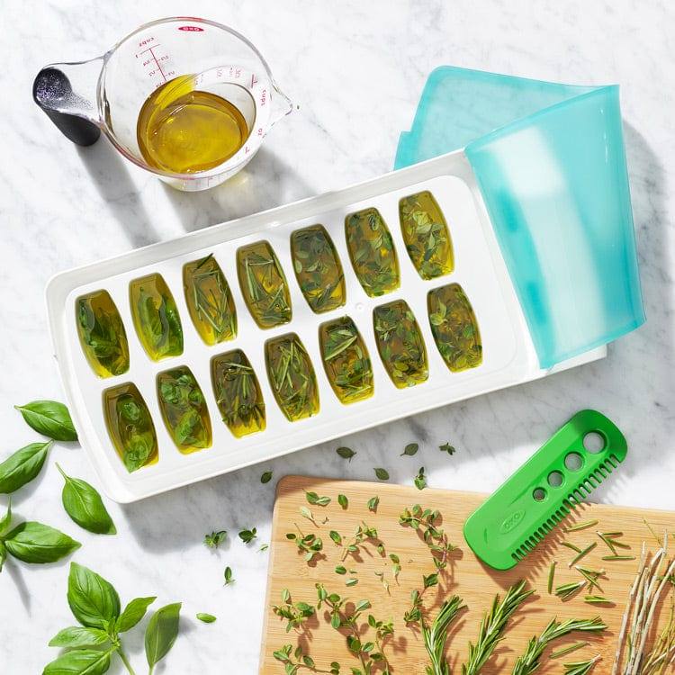 OXO_No_Spill_Ice_Cube_Tray_2