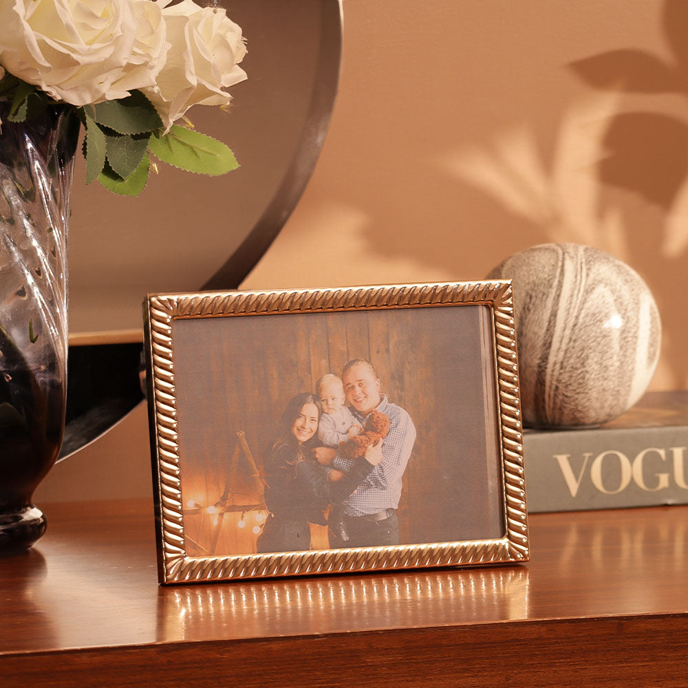 Ruffle Metal Photo Frame Large - Gold