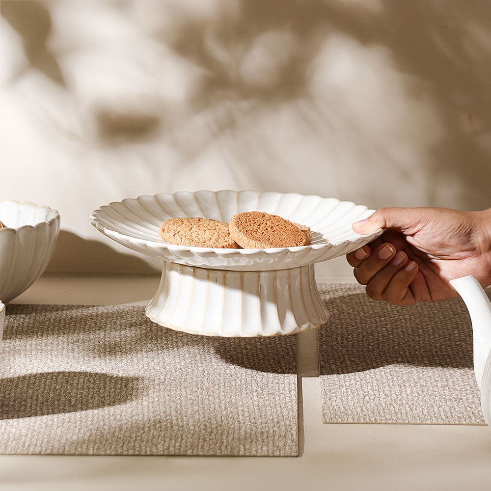 Scallop Elevated Plate - Ivory