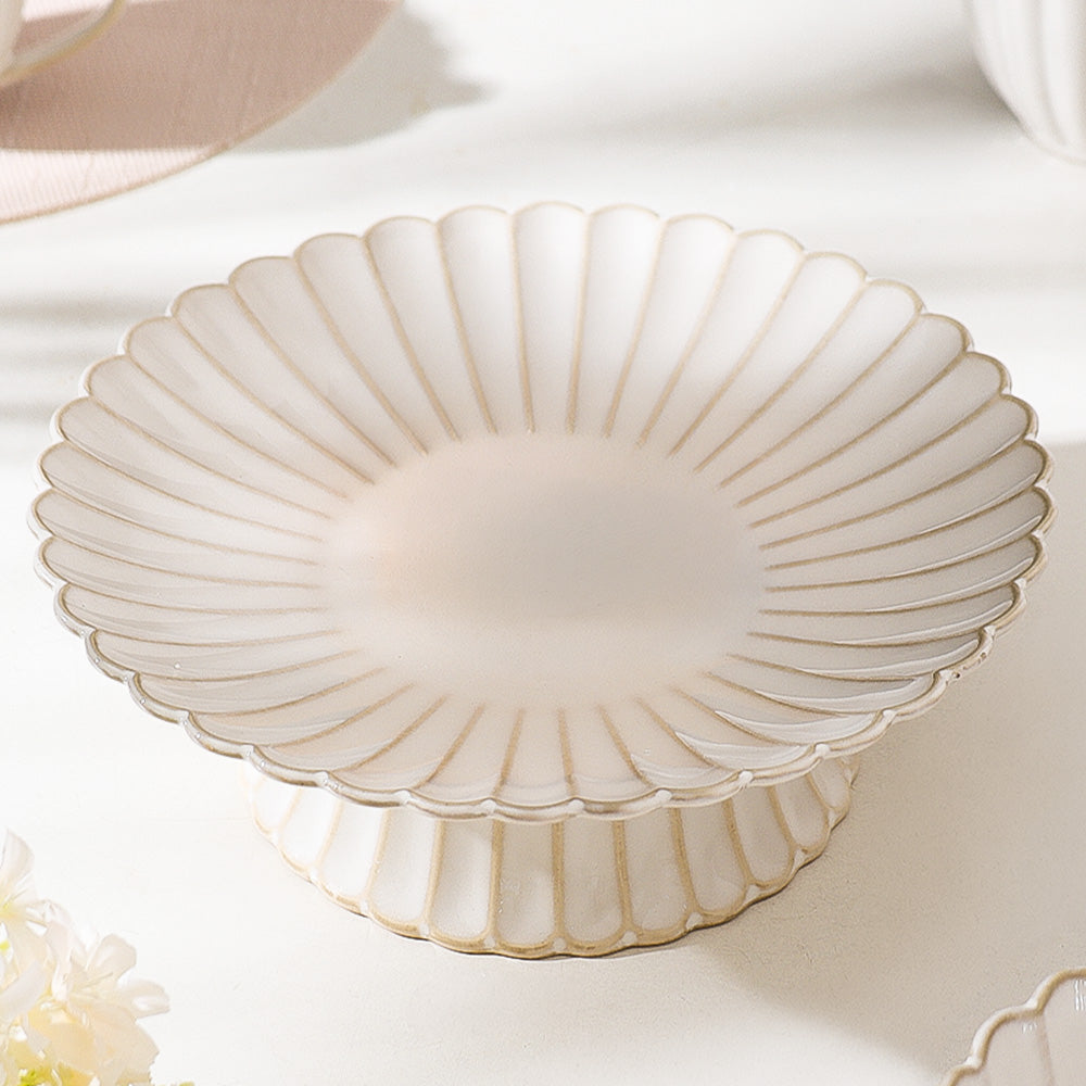 Scallop Elevated Plate - Ivory