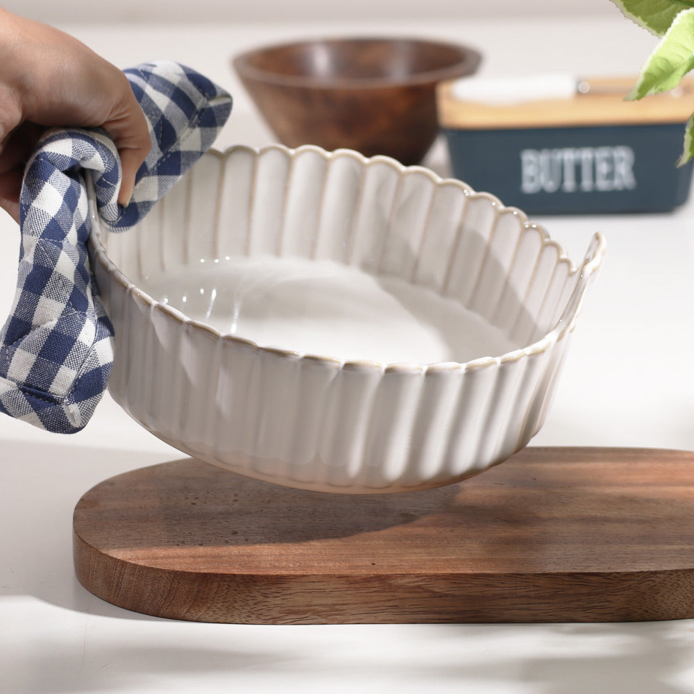Scallop Round Baking Dish - Ivory