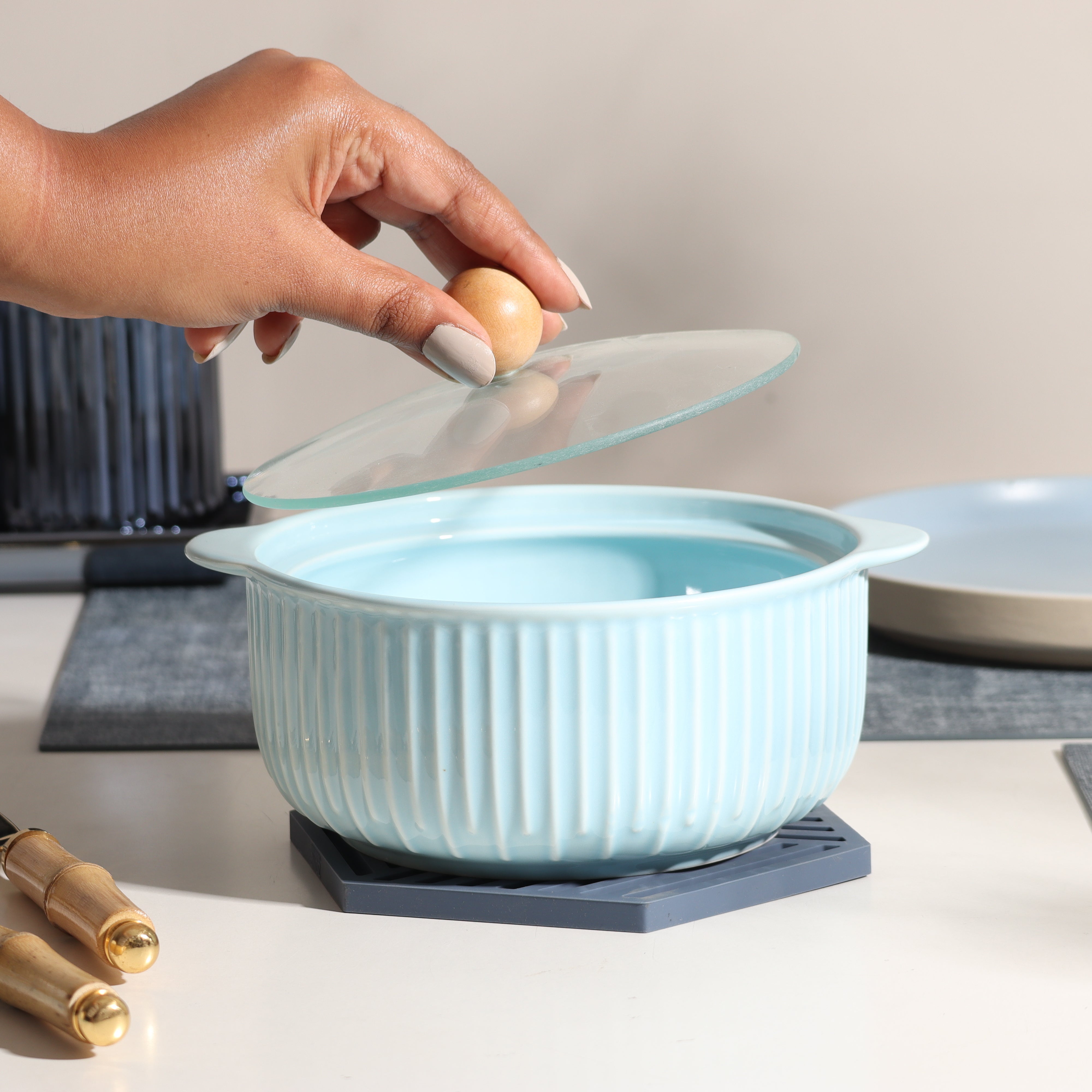 Shire Ceramic Serving Pot with Glass Lid - Sky Blue