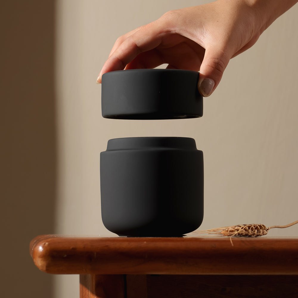 Ume Jar with Lid - Black