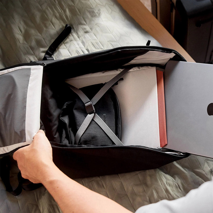 Bellroy Venture Travel Pack (26 liter handbagage rugzak, met laptophoes, RFID-bescherming en extra 15 liter tote draagtas) - DeepOcean Bellroy Venture Travel Pack (26 liter handbagage rugzak, met laptophoes, RFID-bescherming en extra 15 liter tote draagtas) - DeepOcean