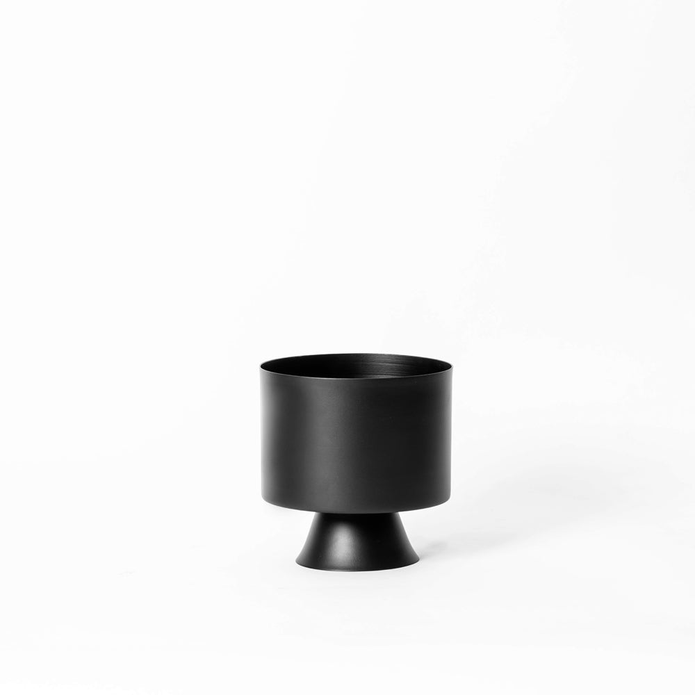 Vera Round Desk Planter - Black