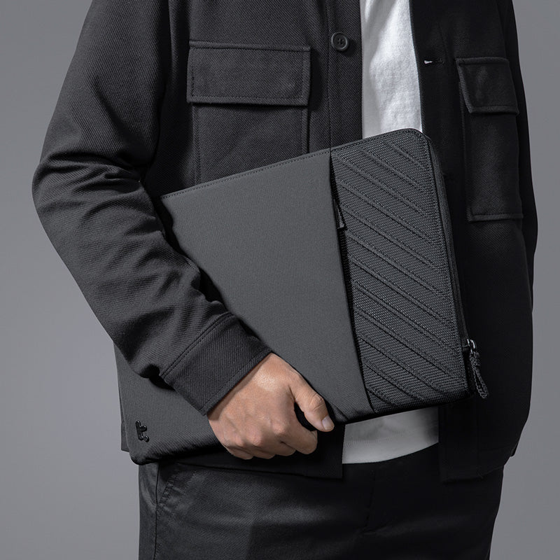 Voyage Laptop Sleeve - Black 14 Inch