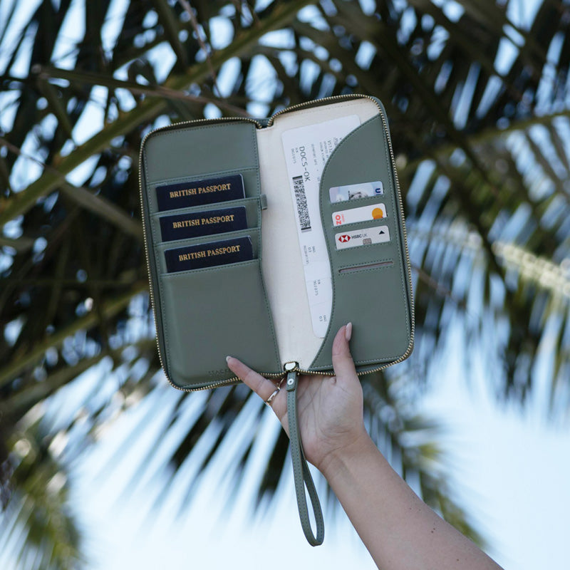 Wave Family Passport Holder - Green