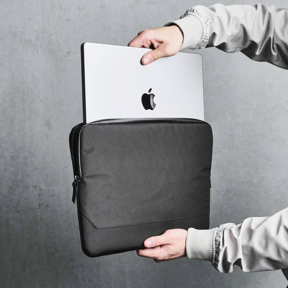 Spigen Basic Laptoptas voor 13-14 Inch Laptop Sleeve Slank - Vergelijk Spigen Basic Laptoptas voor 13-14 Inch Laptop Sleeve Slank - Vergelijk