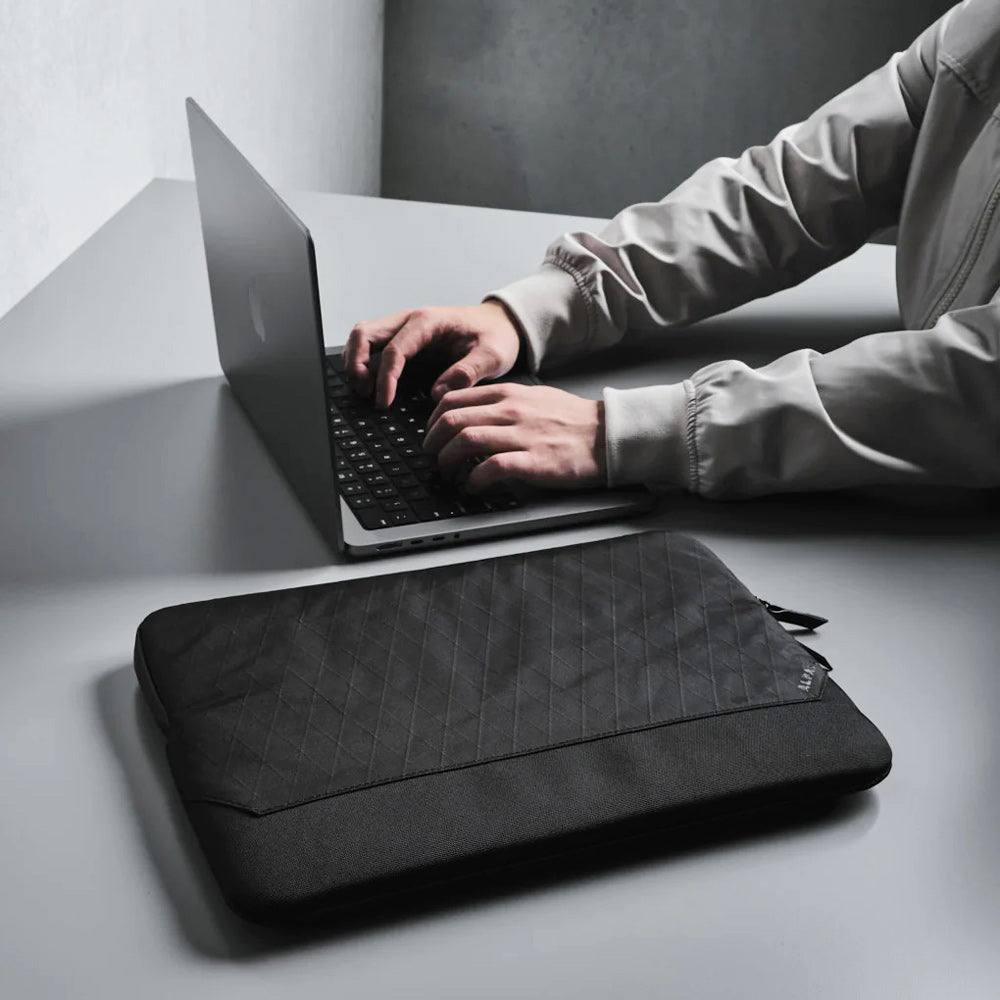 Alpaka Elements Laptop Sleeve - Black VX42 for 14 Inch