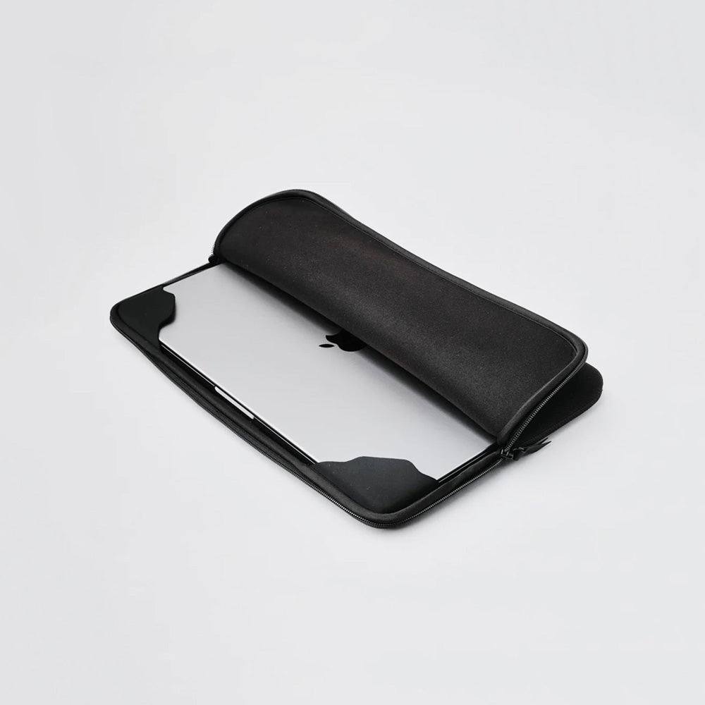 Alpaka Slim Laptop Sleeve - Black 14 Inch