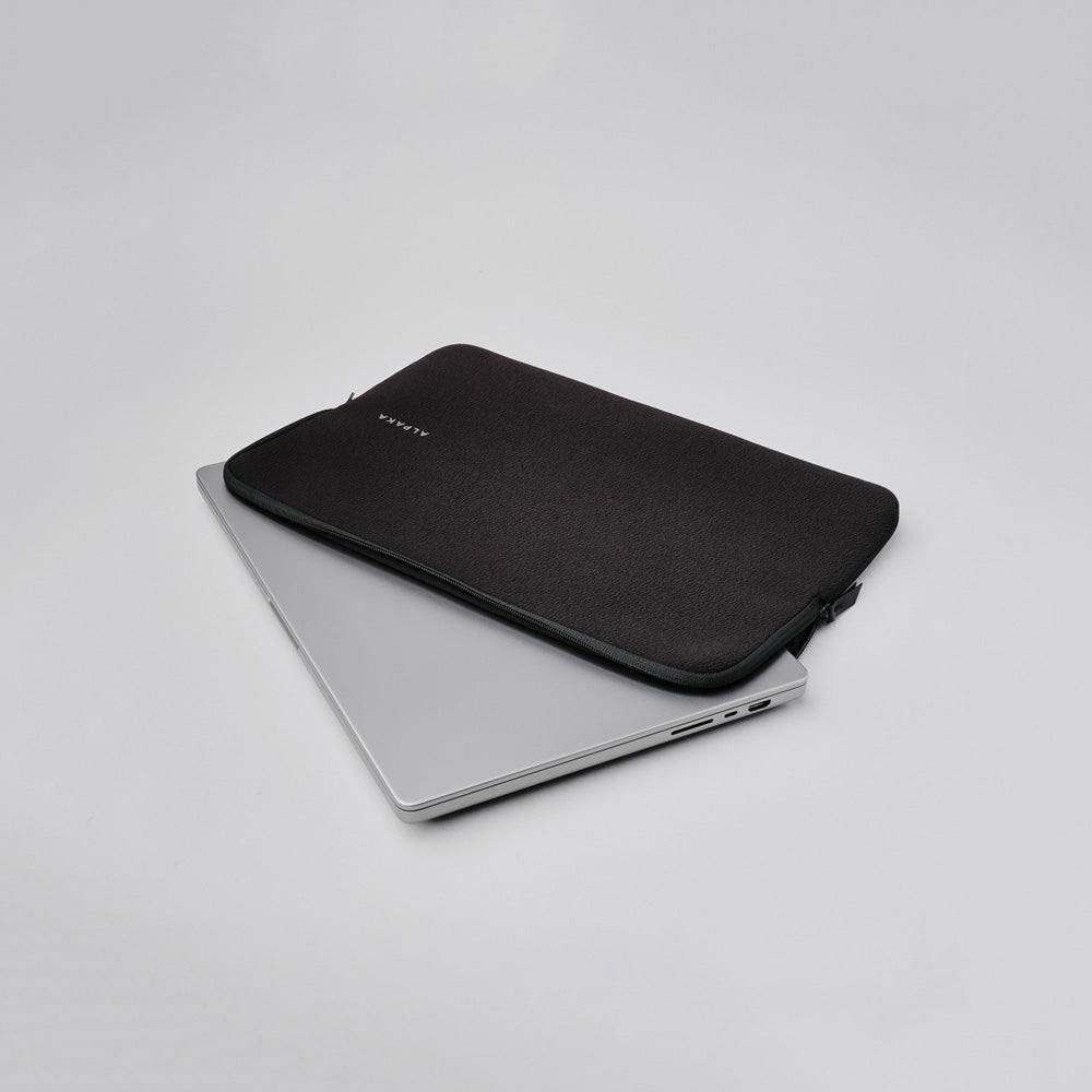 Alpaka Slim Laptop Sleeve - Black 14 Inch