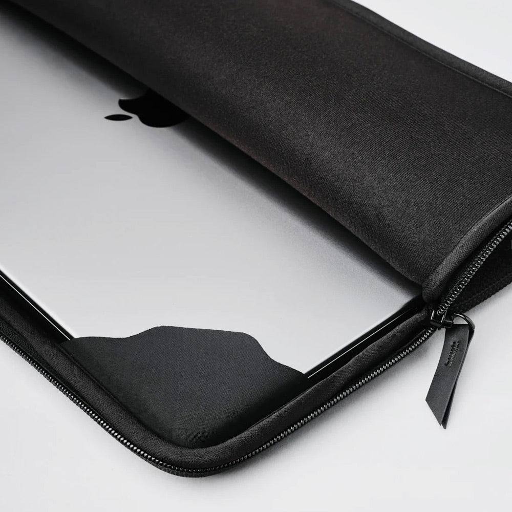 Alpaka Slim Laptop Sleeve - Black 14 Inch