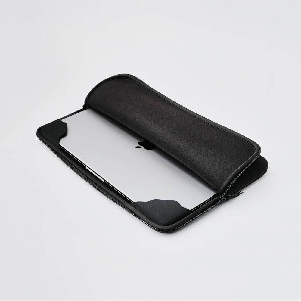 Alpaka Slim Laptop Sleeve - Black 16 Inch