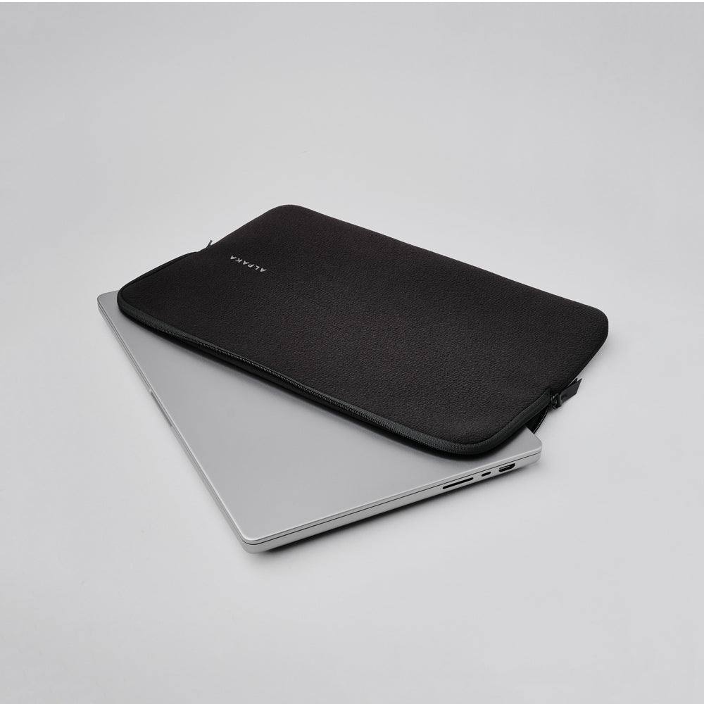 Alpaka Slim Laptop Sleeve - Black 16 Inch