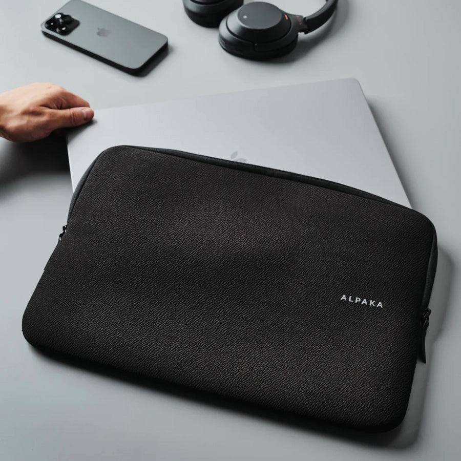 Alpaka Slim Laptop Sleeve - Black 16 Inch