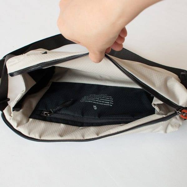 Bellroy Lite Sling Bag 7L - Chalk