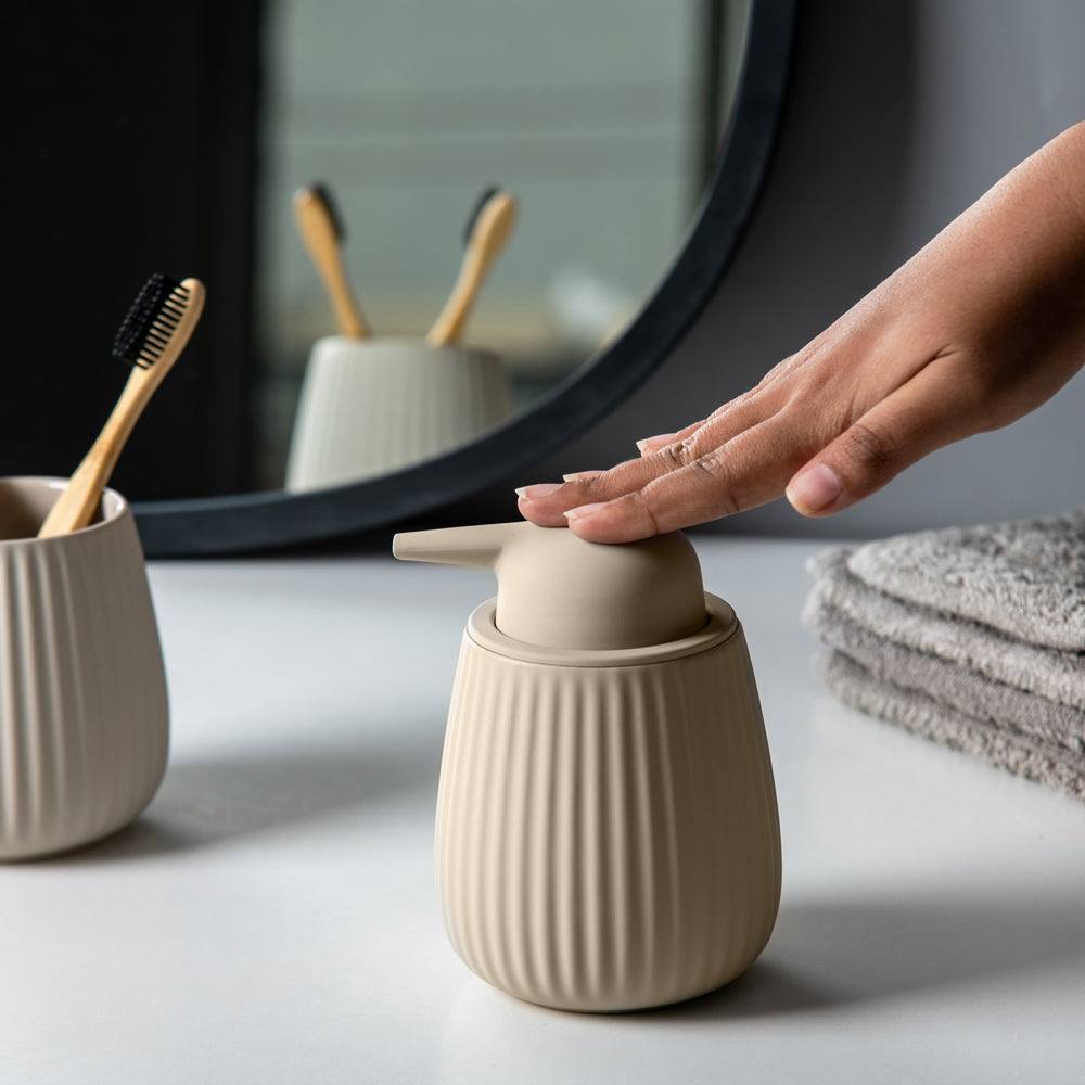 Kleine Wolke Groove Soap Dispenser - Ivory