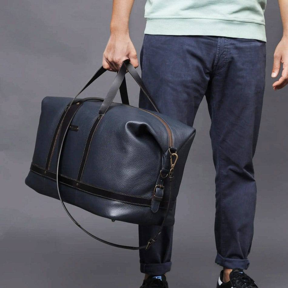 Runway Outback Outback Runway Leather Travel Bag - Navy