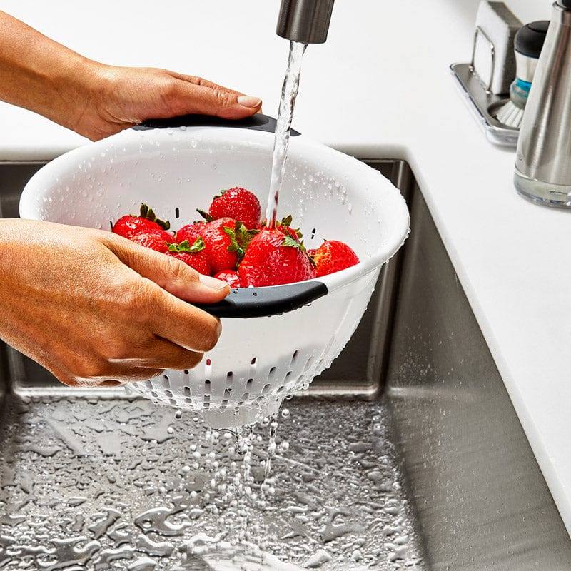 OXO Good Grips Plastic Colander - 2.7 L | Modern Quests