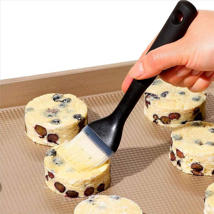 https://www.modernquests.com/cdn/shop/files/oxo-good-grips-silicone-pastry-brush-5.jpg?v=1690055869