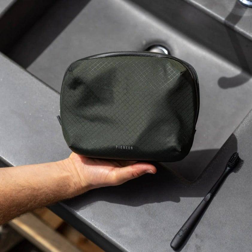 Pioneer Global Travel Pouch - Forest RFID